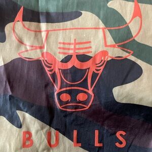 NBA Chicago Bulls Mens SZ L Camouflage Windbreaker Jacket